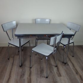 VERKOCHT tafel-uitschuifbaar-chroom-formica-4-stoelen-vintage-jaren-50