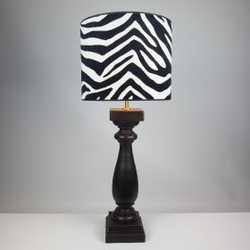 € 160,= & kap 30 cm vanaf € 80,=<br>2 stuks beschikbaar lamp-wood-baluster-with-high-straight-model-lampshade