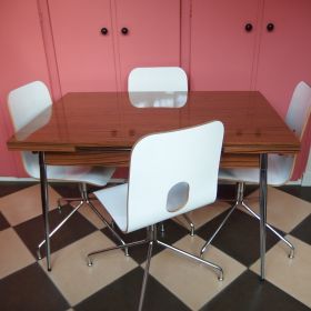 € 180,= tafel-uitschuifbaar-chroom-formica-houtprint-jaren-60-70-vintage