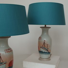 € 364,= (set van 2 stuks) &<br>lampenkap 35 cm vanaf € 73,= p.stuk set-lampen-porselein-schip-spiegelbeeld