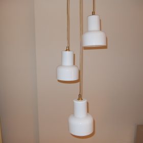 € 245,= hanglamp-opaline-met-drie-glazen-kappen-retro-stijl