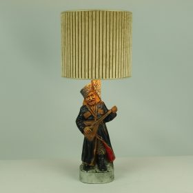 € 115,= & kap 20 cm vanaf € 45,= lamp-porselein-rus-en-balalaika-met-recht-model-lampenkap-vintage
