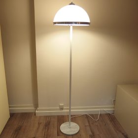 € 245,= vloer-lamp-metaal-met-kunststof-lampenkap-en-marmer-voetplaat-jaren-70-vintage