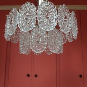 € 295,= hanglamp-geperst-glas-plakken-Murano-Mazzega-stijl jaren-60-vintage