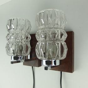 € 129,= (set van 2) vintage-wandlamp-teak-chroom-met-glazen-lampenkap-jaren-50-scandinavie-stijl