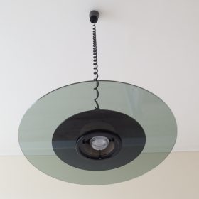 € 240,=<br>2 stuks beschikbaar trekpendel-hanglamp-metaal-en-zwart-glas-schijf-steinhauer-jaren-80-vintage