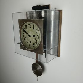 clock-with-Big-Ben-beating-in-plexiglass-casing-20s